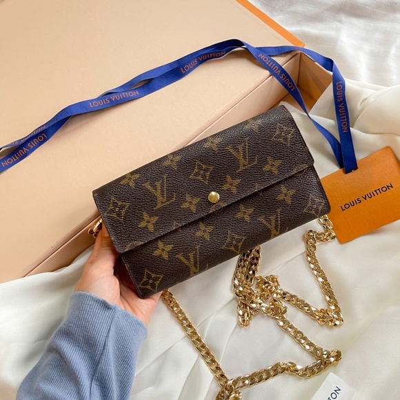 🍒✨Authentic Louis Vuitton wallet on chain 🍒✨ - Picture 2 of 16